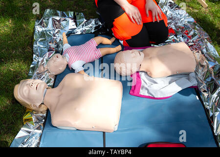 Schulung in Erster Hilfe, Wiederbelebung Demonstration Stockfoto