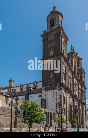 LAS PALMAS DE GRAN CANARIA, SPANIEN - 10. MÄRZ 2019: die Kathedrale der Heiligen Ana im alten Stadtteil Vegueta gelegen. Vertikale Stockfoto