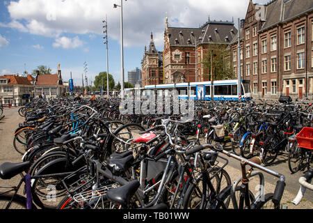 Amsterdam, Niederlande, Fahrradverleih, Parkplatz in der Nähe des Hauptbahnhof, kostenlos,