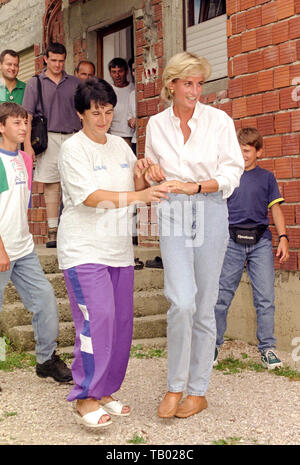 Lady Diana besuchen Nevresa Bradaric, Bosnien am 9.Aug. 1997. Stockfoto