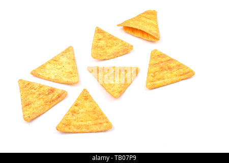 Nacho Chips auf weißem Hintergrund Stockfoto