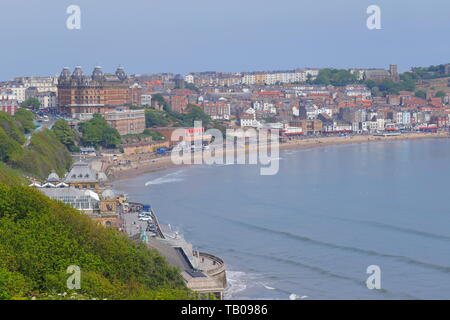 Mit Blick auf vorland Straße am Meer in Scarborough, North Yorkshire Stockfoto
