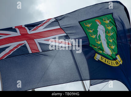 Flagge Virgin Islands fliegen in den Wind, Parliament Square, London, UK feiern Crown Dependencies und überseeischen Gebiete. Stockfoto