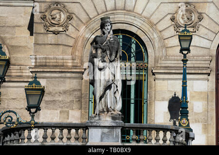 Bilbao, Spanien. Februar 13, 2019. Bilbao Rathaus Skulptur (Casa consistorial - Ayuntamiento) Stockfoto