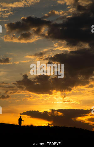 Wanderer sunrise, Bruneau Dunes State Park, Snake River Greifvögel National Conservation Area, Idaho Stockfoto