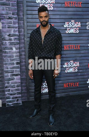 Mai 28, 2019 - Hollywood, Kalifornien, USA - 28. Mai 2019 - Hollywood, Kalifornien - Eka Darville. Special Screening von Netflix'' Jessica Jones'' Saison 3 Arclight Hollywood statt. Photo Credit: Birdie Thompson/AdMedia (Credit Bild: © Birdie Thompson/AdMedia über ZUMA Draht) Stockfoto