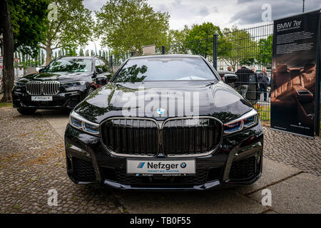 BERLIN, 11. Mai 2019: Full-size Luxury Car BMW 750i xDrive Limousine. 32Th Berlin-Brandenburg Oldtimer Tag. Stockfoto