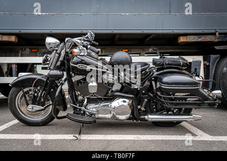 BERLIN, 11. Mai 2019: Motorrad Harley-Davidson Softail Heritage Classic. 32Th Berlin-Brandenburg Oldtimer Tag. Stockfoto