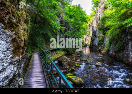 Tolle Aussicht von Devin river valley, Westlichen Rhodopen, Bulgarien Stockfoto