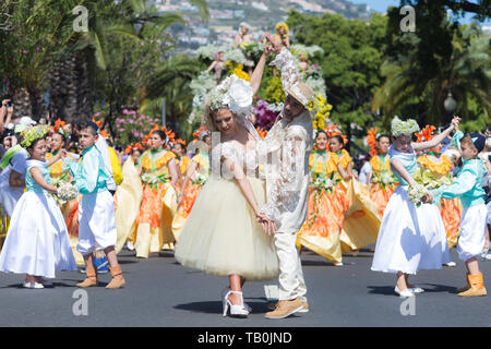 Parade der Madeira Blumenfest oder 'Festa da Flor" in Funchal, Madeira, Portugal, Mai 2019 Stockfoto