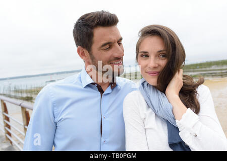 Paar frische Luft am Strand Stockfoto