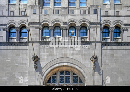 Die Williamsburgh Savings Bank Tower in Brooklyn, New York. Der Turm wurde im 1927-29 in einer modernisierten Byzantine-Romanesque Stil gebaut. Auch als 1 bekannt Stockfoto