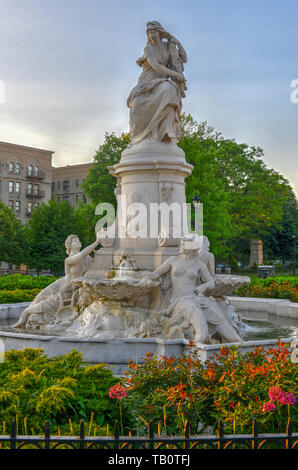 New York City - 18. Mai 2019: Heinrich Heine Brunnen auch als Lorelei Brunnen in Bronx, New York City bekannt. Es ist die Erinnerung an den Ger gewidmet Stockfoto