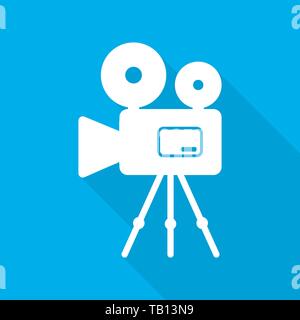 Weißes Symbol Kamera in flacher Ausführung. Vector Illustration. Kamera Symbol mit langen Schatten auf blauem Hintergrund. Stock Vektor