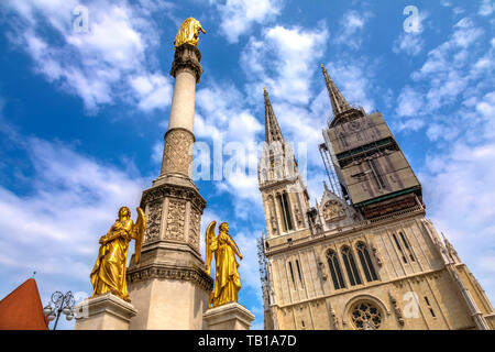 Jungfrau Maria der Säule und der Kathedrale von Zagreb Towers, zu sehen. Stockfoto