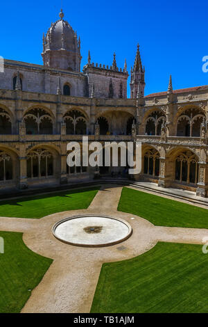 Kloster Jeronimos oder Abtei in Lissabon, Portugal, alias Santa Maria de Belém Kloster. Der UNESCO als Meisterwerk des Manu eingestuft Stockfoto