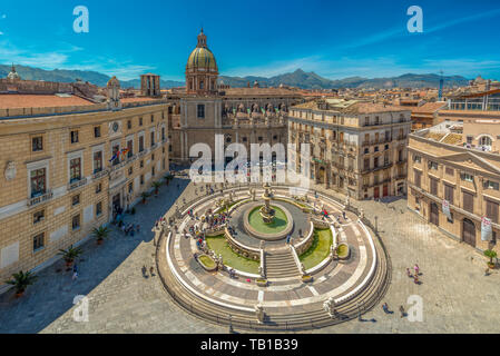 Blick auf die barocke Piazza Pretoria und die Praetorian Brunnen in Palermo, Sizilien, Italien. Stockfoto