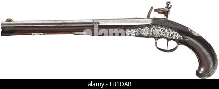 Ein paar Deluxe flintlock Pistolen, Bartholomäus Daisenberger in München, ca. 1750, zweistufige Fässer, achteckigen dann Runde nach einem gemeißelt Gürtel, mit sieben-groove rifled Bohrungen in 15 mm Kaliber. Bei den Hosen Gold - gesäumt von Marken mit "B. Dais. B.' oben Darstellung eines Dachs. V-förmigen hinteren Sehenswürdigkeiten, das Erz vor Sehenswürdigkeiten in der Form von 3-dimensionalen Schwäne' Kopf. Sicherungsplatte mit runden, flachen Bauweise und fein gravierte Darstellung eines Kavallerist ein Türke aus seinem Sattel, von rocaille Dekoration umgeben. Unterhalb der, Additional-Rights - Clearance-Info - Not-Available Stockfoto