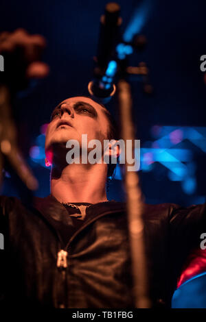 Norwegen, Stavanger - 30. November 2017. Der norwegischen Black Metal Band Satyricon führt eine Live at Folken in Stavanger. Hier Sänger Satyr gesehen wird live auf der Bühne. (Foto: Gonzales Foto - Christer Haavarstein). Stockfoto