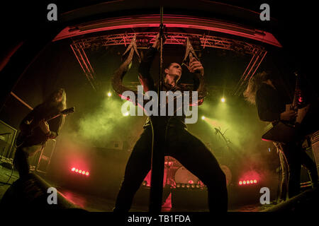 Norwegen, Stavanger - 30. November 2017. Der norwegischen Black Metal Band Satyricon führt eine Live at Folken in Stavanger. Hier Sänger Satyr gesehen wird live auf der Bühne. (Foto: Gonzales Foto - Christer Haavarstein). Stockfoto