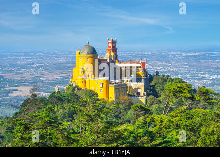 Pena Palast auf dem Hügel in Sintra, Portugal Stockfoto