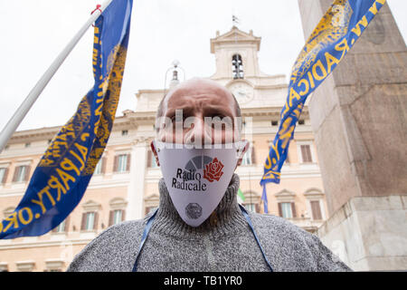 Roma, Italien. 28 Mai, 2019.sit-in von der Italienischen Nationalen Presse Verband zur Unterstützung der Radio Radicale vor dem Palazzo Montecitorio in Rom Kredit organisiert: Matteo Nardone/Pacific Press/Alamy leben Nachrichten Stockfoto