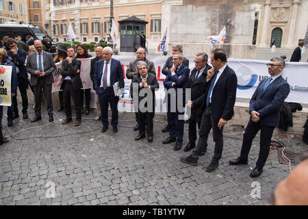 Roma, Italien. 28 Mai, 2019.sit-in von der Italienischen Nationalen Presse Verband zur Unterstützung der Radio Radicale vor dem Palazzo Montecitorio in Rom Kredit organisiert: Matteo Nardone/Pacific Press/Alamy leben Nachrichten Stockfoto