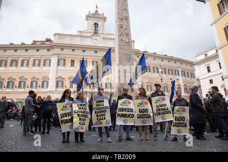 Roma, Italien. 28 Mai, 2019.sit-in von der Italienischen Nationalen Presse Verband zur Unterstützung der Radio Radicale vor dem Palazzo Montecitorio in Rom Kredit organisiert: Matteo Nardone/Pacific Press/Alamy leben Nachrichten Stockfoto