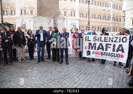 Roma, Italien. 28 Mai, 2019.sit-in von der Italienischen Nationalen Presse Verband zur Unterstützung der Radio Radicale vor dem Palazzo Montecitorio in Rom Kredit organisiert: Matteo Nardone/Pacific Press/Alamy leben Nachrichten Stockfoto