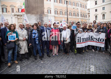 Roma, Italien. 28 Mai, 2019.sit-in von der Italienischen Nationalen Presse Verband zur Unterstützung der Radio Radicale vor dem Palazzo Montecitorio in Rom Kredit organisiert: Matteo Nardone/Pacific Press/Alamy leben Nachrichten Stockfoto