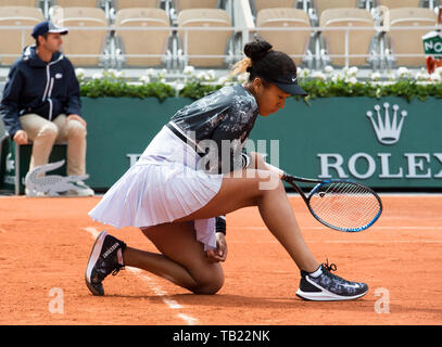 Paris, Frankreich. 28 Mai, 2019. Naomi in Osaka (JPN) besiegt Anna Karolina Schmiedlova (SVK) 0-6, 7-6 (4), 6-1, bei den French Open in Stade Roland Garros in Paris, Frankreich gespielt wird. © Karla Kinne/Tennisclix 2019/CSM/Alamy leben Nachrichten Stockfoto