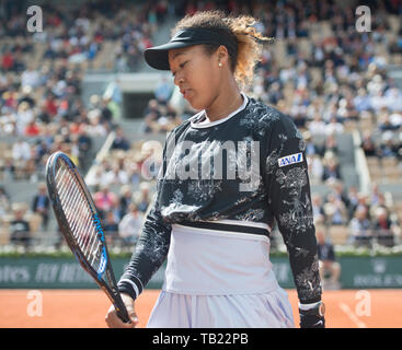 Paris, Frankreich. 28 Mai, 2019. Naomi in Osaka (JPN) besiegt Anna Karolina Schmiedlova (SVK) 0-6, 7-6 (4), 6-1, bei den French Open in Stade Roland Garros in Paris, Frankreich gespielt wird. © Karla Kinne/Tennisclix 2019/CSM/Alamy leben Nachrichten Stockfoto