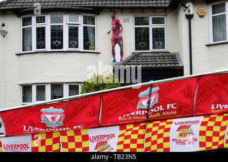 Liverpool, Großbritannien. 29 Mai, 2019. Liverpool fans Häuser mit Fahnen und Banner vor der Champions League Finale gegen Tottenham in Madrid eingerichtet am Samstag, den 1. Juni. Credit: ken Biggs/Alamy leben Nachrichten Stockfoto