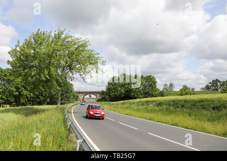 Wurzen, Deutschland. 29 Mai, 2019. In Wurzen, die B 6 verläuft unter der älteste Eisenbahnbrücke in Deutschland in Betrieb. Kredite: Jan Woitas/dpa-Zentralbild/dpa/Alamy leben Nachrichten Stockfoto