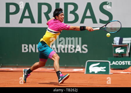 Paris, Frankreich. 29 Mai, 2019. Paris, Frankreich, 29. Mai. Kei Nishikori (JPN) in Aktion gegen Jo-Wilfried Tsonga (FRA) während der French Open Tennis im Stade Roland-Garros, Paris am Mittwoch, den 29. Mai 2019. (Credit: Jon Bromley | MI Nachrichten) Credit: MI Nachrichten & Sport/Alamy leben Nachrichten Stockfoto