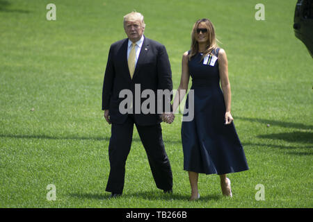 Washington, District of Columbia, USA. 28 Mai, 2019. Präsident DONALD TRUMP und First Lady MELANIA TRUMP Aussteigen auf dem Südrasen des Weißen Hauses von Marine One nach Ihrer Reise nach Japan. Quelle: Douglas Christian/ZUMA Draht/Alamy leben Nachrichten Stockfoto