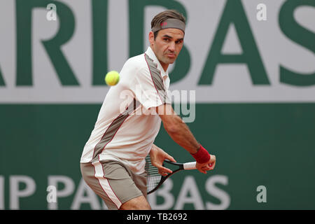 29. Mai 2019, Roland Garros, Paris, Frankreich; French Open Tennis Turnier; Roger Federer (SUI) in Aktion gegen Oscar Otte (GER) Stockfoto