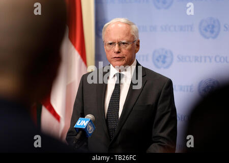 Vereinten Nationen, UN-Hauptquartier in New York. 29 Mai, 2019. James Jeffrey, US-Sonderbeauftragten für Syrien Engagement und Sonderbeauftragten für die globale Koalition zu besiegen, ISIS, spricht mit Journalisten während einer Begegnung nach einem UN-Sicherheitsrat geschlossen Konsultation über Syrien, auf das UN-Hauptquartier in New York, am 29. Mai 2019. Credit: Li Muzi/Xinhua/Alamy leben Nachrichten Stockfoto