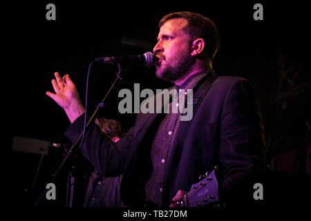 London, Großbritannien. 29 Mai, 2019. Futureheads Frontmann Barry Hyde während Comeback Tour der Band an der Garage in Highbury, London durchführt. Sie werden ihre Tour am Concorde 2 in Brighton, Morgen (Donnerstag) Nacht und wird ihr sechstes Album noch in diesem Jahr los. Credit: Paul Swinney/Alamy leben Nachrichten Stockfoto