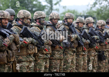 Slunj, Kroatien. 29 Mai, 2019. Kroatische Soldaten beteiligen sich an der militärischen Übung "Immediate Response 2019" zum 10. Jahrestag der NATO-Mitgliedschaft in Kroatien Slunj, Kroatien, 29. Mai 2019 zu markieren. Quelle: Kristina Stedul Fabac/Xinhua/Alamy leben Nachrichten Stockfoto