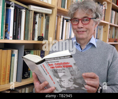 Berlin, Deutschland. 28 Mai, 2019. Der ehemalige DDR-Bürgerrechtler und Mitbegründer der Osten SPD, Stephan Hilsberg. (Zu "auf der falschen Seite: Peking Massaker ein Teil der DDR-Geschichte') Quelle: Wolfgang Kumm/dpa/Alamy leben Nachrichten Stockfoto