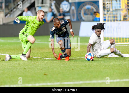 Chester, Pennsylvania, USA. 29 Mai, 2019. Colorado Rapids Torwart, CLINT IRWIN (31) und LALAS ABUBAKAR (6) in Aktion gegen Philadelphia Union Mittelfeldspieler FAFA PICAULT (9) an Talen Energie Stadion in Chester PA Credit: Ricky Fitchett/ZUMA Draht/Alamy leben Nachrichten Stockfoto