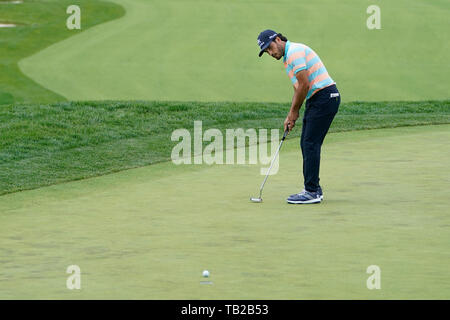 Mai 19, 2019 - Bethpage, New York, United States - Abraham Ancer Schläge 18 Grün während der Endrunde der 101 PGA Meisterschaft am Bethpage Black. (Bild: © Debby Wong/ZUMA Draht) Stockfoto