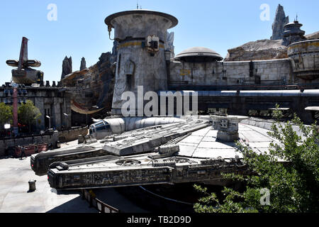 Anaheim, USA. 28 Mai, 2019. Millennium Falcon: Smugglers Run fahren, in die neue 'Star Wars: "Galaxy" im Disneyland Park in Anaheim, USA, am 28. Mai 2019. Eine epische Zeremonie wurde in Disneyland Park in Anaheim, Kalifornien statt, am Mittwoch zu Star Wars: der Galaxy Rand, das größte und technisch am weitesten entwickelten 1-themed Land Expansion, die jemals in einem Disney Park. enthüllen Credit: Li Ying/Xinhua/Alamy leben Nachrichten Stockfoto