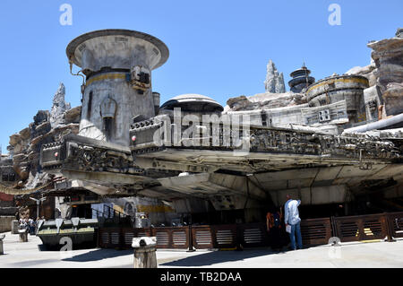 Anaheim, USA. 28 Mai, 2019. Millennium Falcon, Smugglers Run fahren, ist in der neuen 'Star Wars: Galaxie Kante" im Disneyland Park in Anaheim, USA, am 28. Mai 2019. Eine epische Zeremonie wurde in Disneyland Park in Anaheim, Kalifornien statt, am Mittwoch zu Star Wars: der Galaxy Rand, das größte und technisch am weitesten entwickelten 1-themed Land Expansion, die jemals in einem Disney Park. enthüllen Credit: Li Ying/Xinhua/Alamy leben Nachrichten Stockfoto