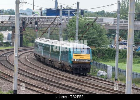 Arriva Wales Klasse 82 am Bahnhof Winwick. Stockfoto