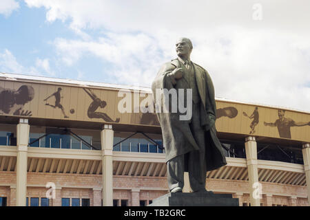 Moskau, Russland - Mai 03, 2019: Lenin Statue außerhalb der Russischen nationalen Arena. Luzhniki Stadion. Stockfoto