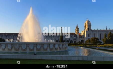 Sonnenuntergang über dem Hieronymus-Kloster in Lissabon Stockfoto