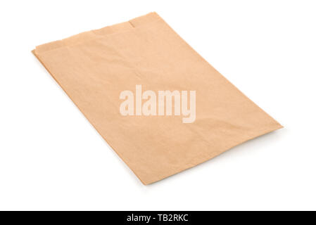 Gefaltete Kraftpapiersack isoliert auf weißem Stockfoto