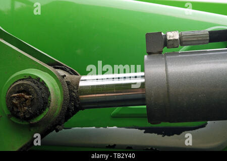 Nahaufnahme des Hydraulikzylinders. Stockfoto